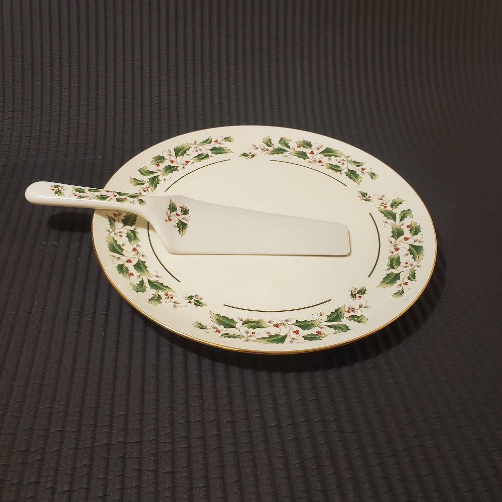 Vintage Holly Berry Porcelain Ware Cake Plate With Server Christmas Decor